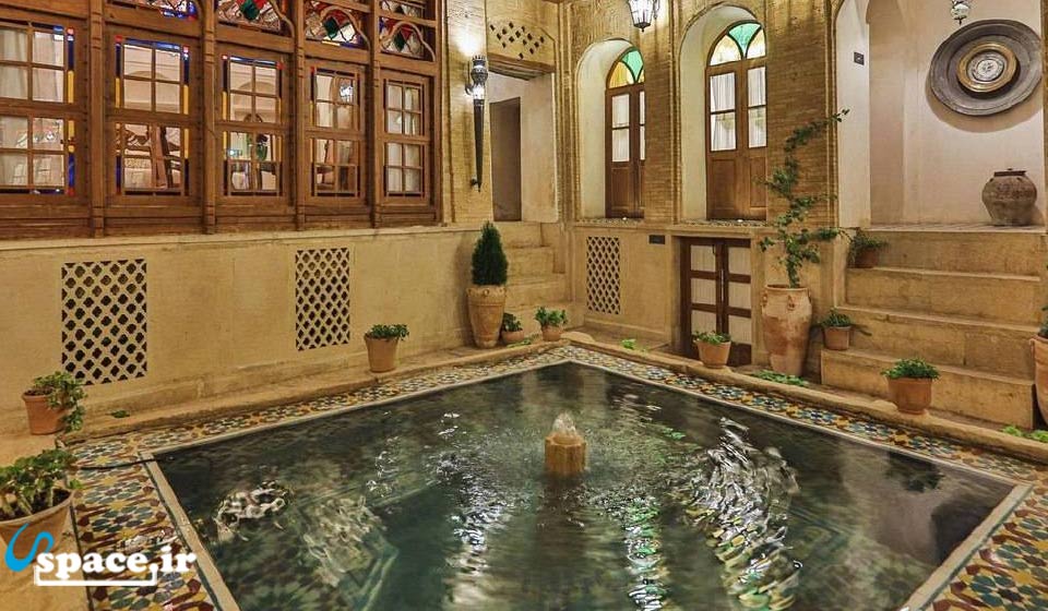 نمای محوطه بوتیک هتل عمارت سحرخیزان - شیراز
