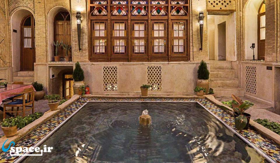 نمای محوطه بوتیک هتل عمارت سحرخیزان - شیراز